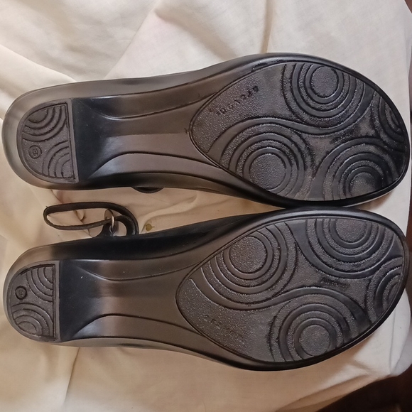 Aravon Maya Mary Jane Shoes - Picture 6 of 7